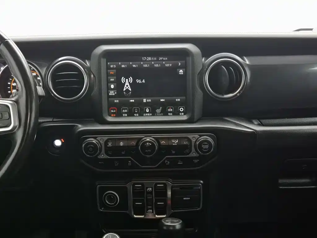 Jeep Wrangler 2024 — фото 12