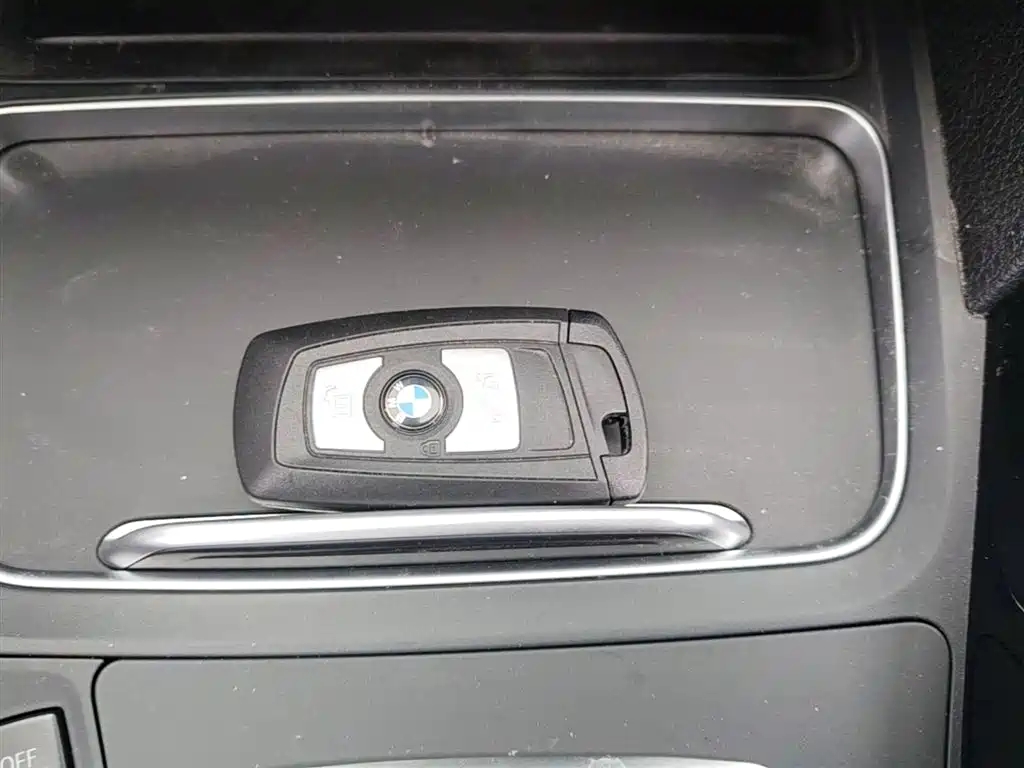 BMW 3 Series 2018 — фото 9