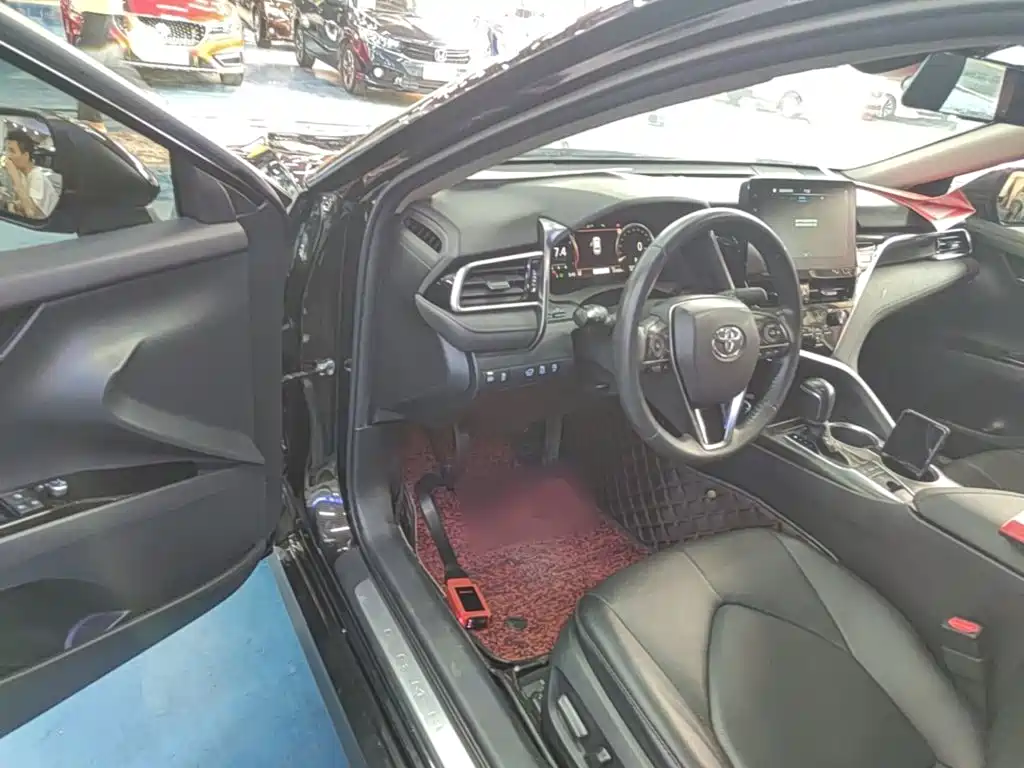 Toyota Camry 2021 — фото 16