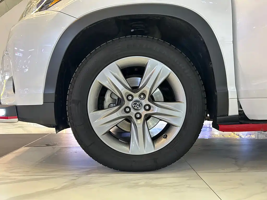 Toyota Highlander 2020 — фото 15