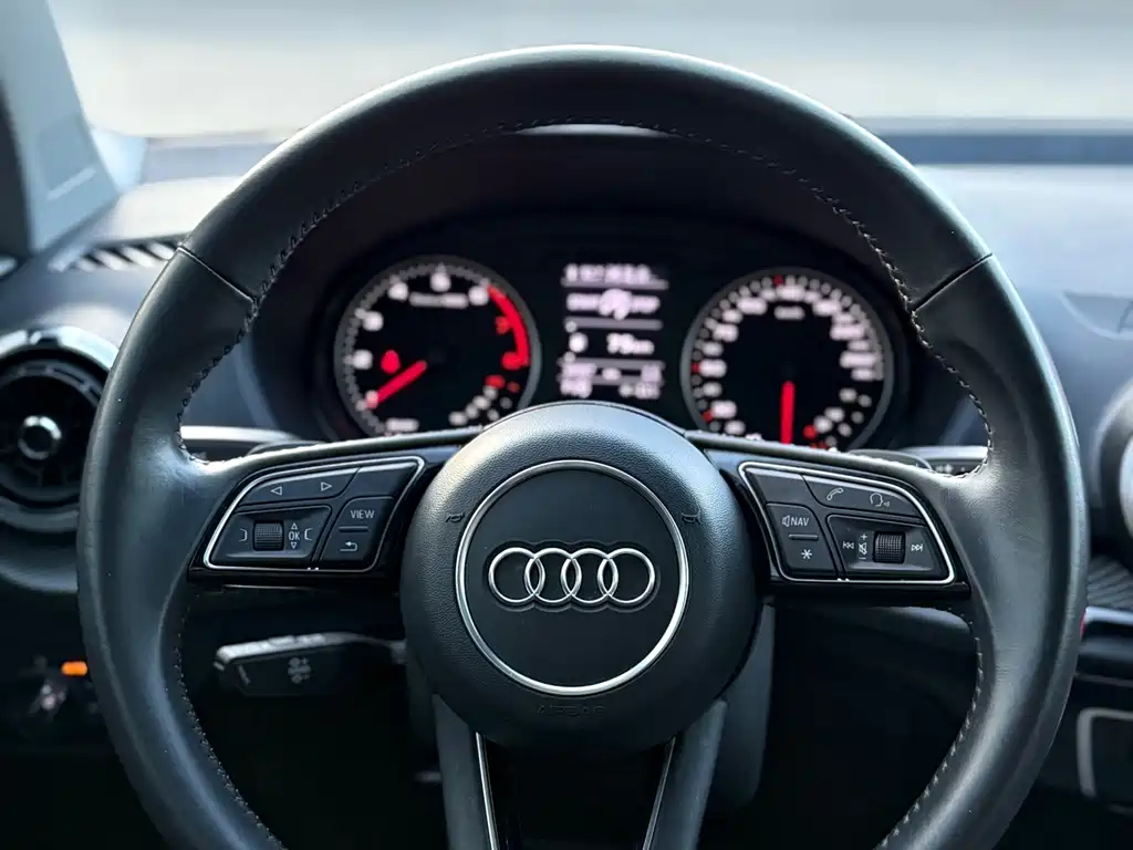 Audi Q2L 2022 — фото 25