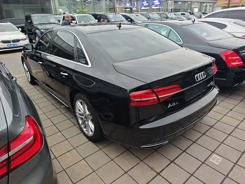 Audi A8 2018 — фото 23