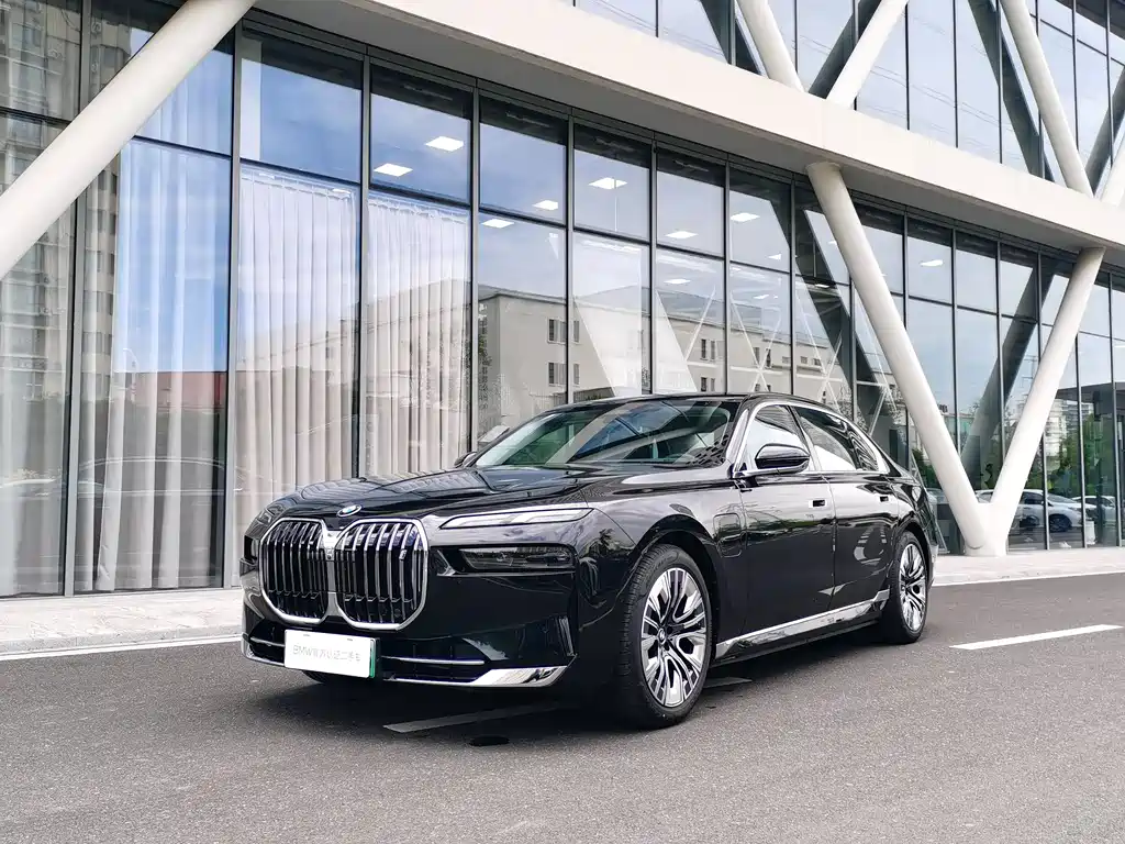 BMW i7 2025