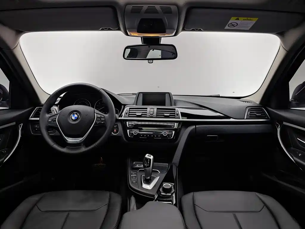 BMW 3 Series 2017 — фото 17