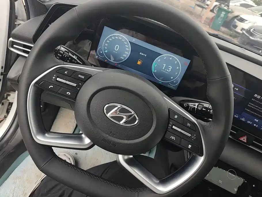 Hyundai Elantra 2021 — фото 15