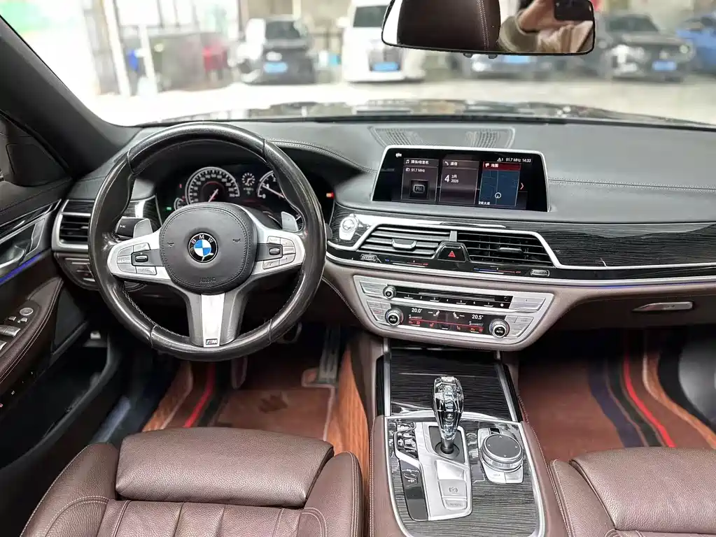 BMW 7 Series 2019 — фото 15