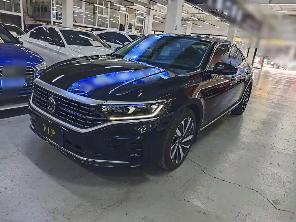 Volkswagen Passat 2023 — фото 1
