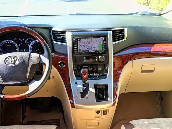 Toyota Alphard 2011