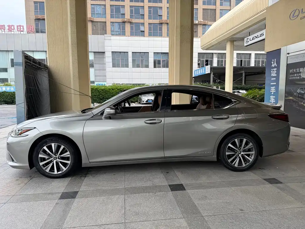 Lexus ES 2020 — фото 3