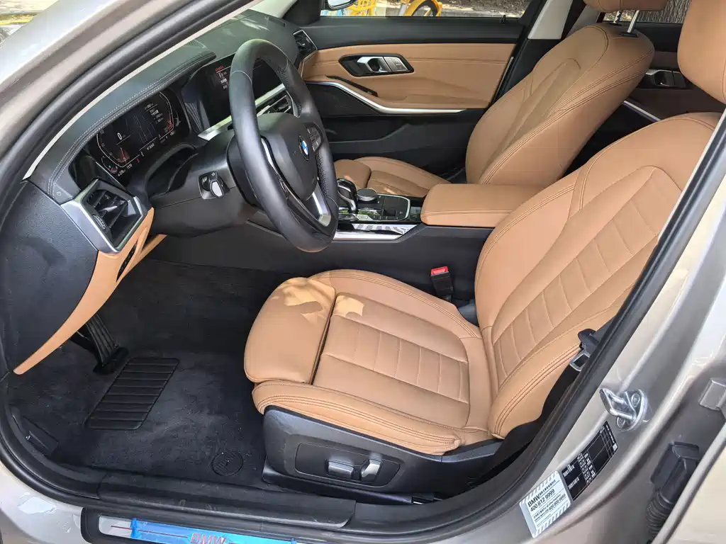 BMW 3 Series 2019 — фото 19