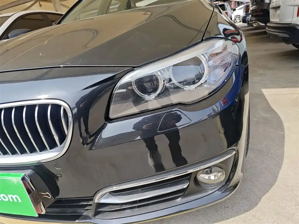 BMW 5 Series 2015 — фото 18