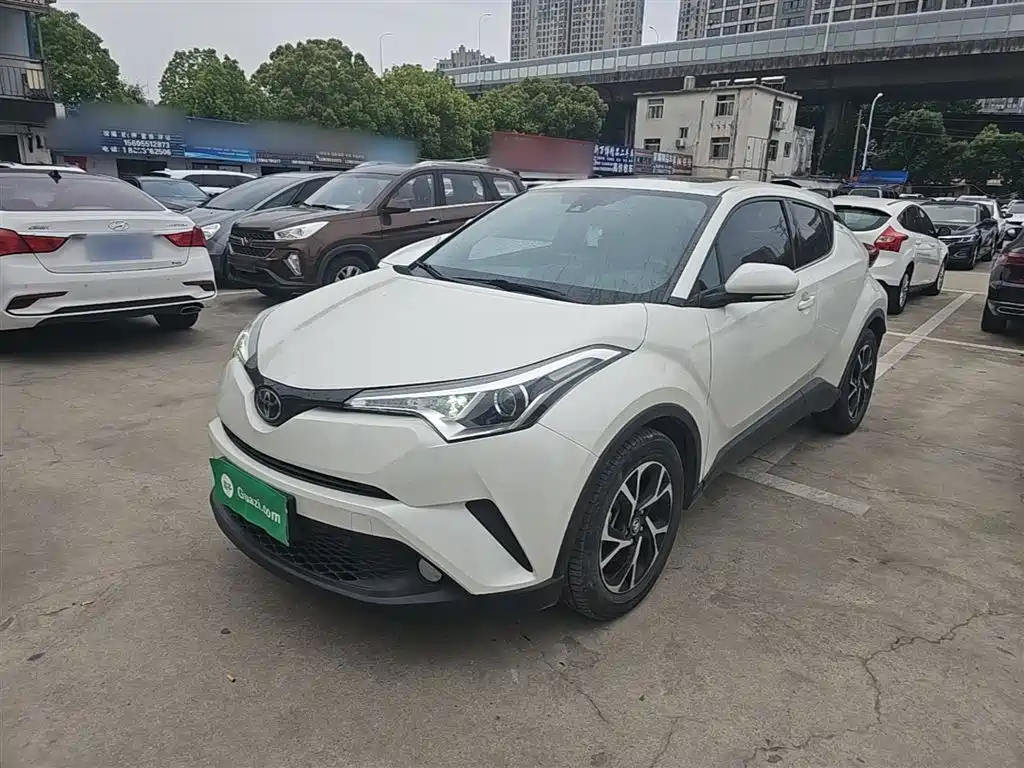 Toyota C-HR 2020 — фото 1