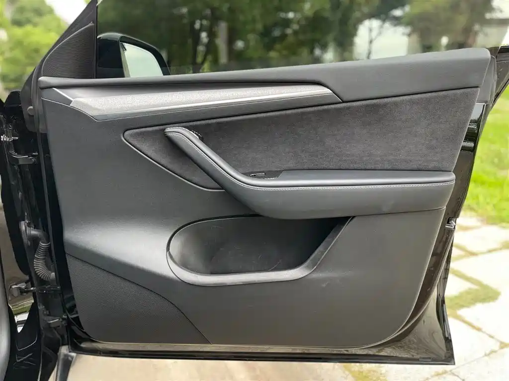 Tesla Model Y 2023 — фото 17