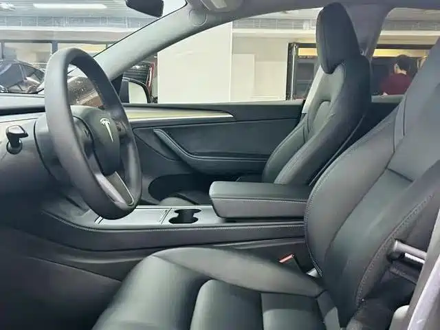Tesla Model Y 2022 — фото 9