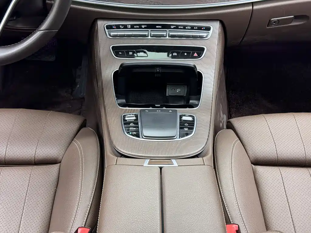 Mercedes-Benz E-Class 2022 — фото 25