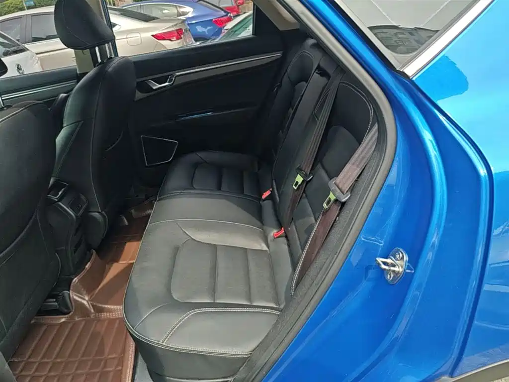 Geely Emgrand GS 2016 — фото 17