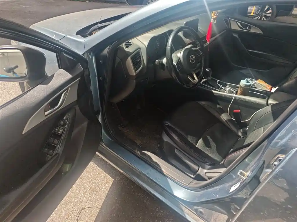 Mazda 3 Axela 2017 — фото 14