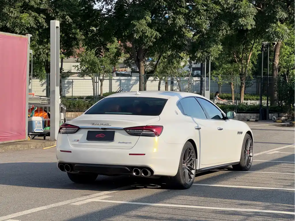 Maserati Quattroporte 2017 — фото 5