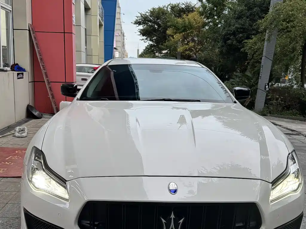 Maserati Quattroporte 2018 — фото 2