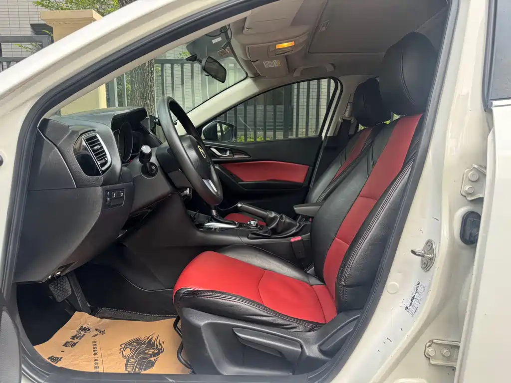 Mazda 3 Axela 2015