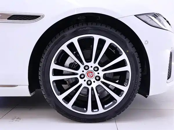 Jaguar XFL 2024