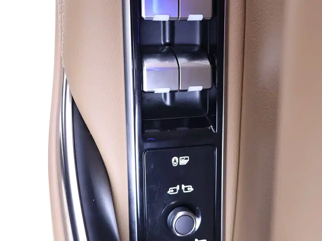 Jaguar XFL 2024 — фото 17