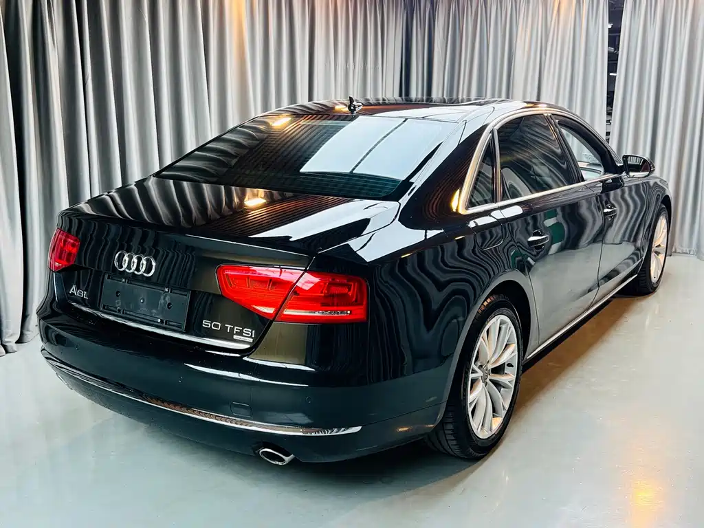 Audi A8 2012 — фото 24