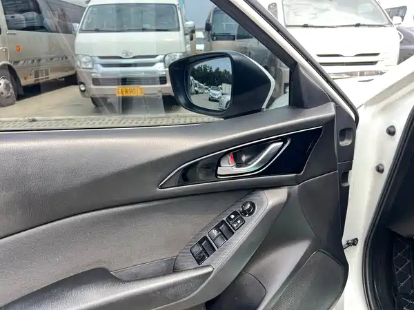 Mazda 3 Axela 2016
