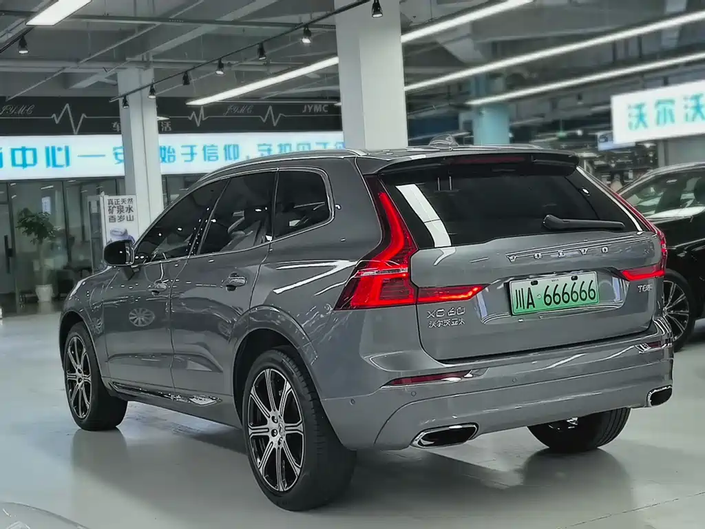 Volvo XC60 PHEV 2019 — фото 12