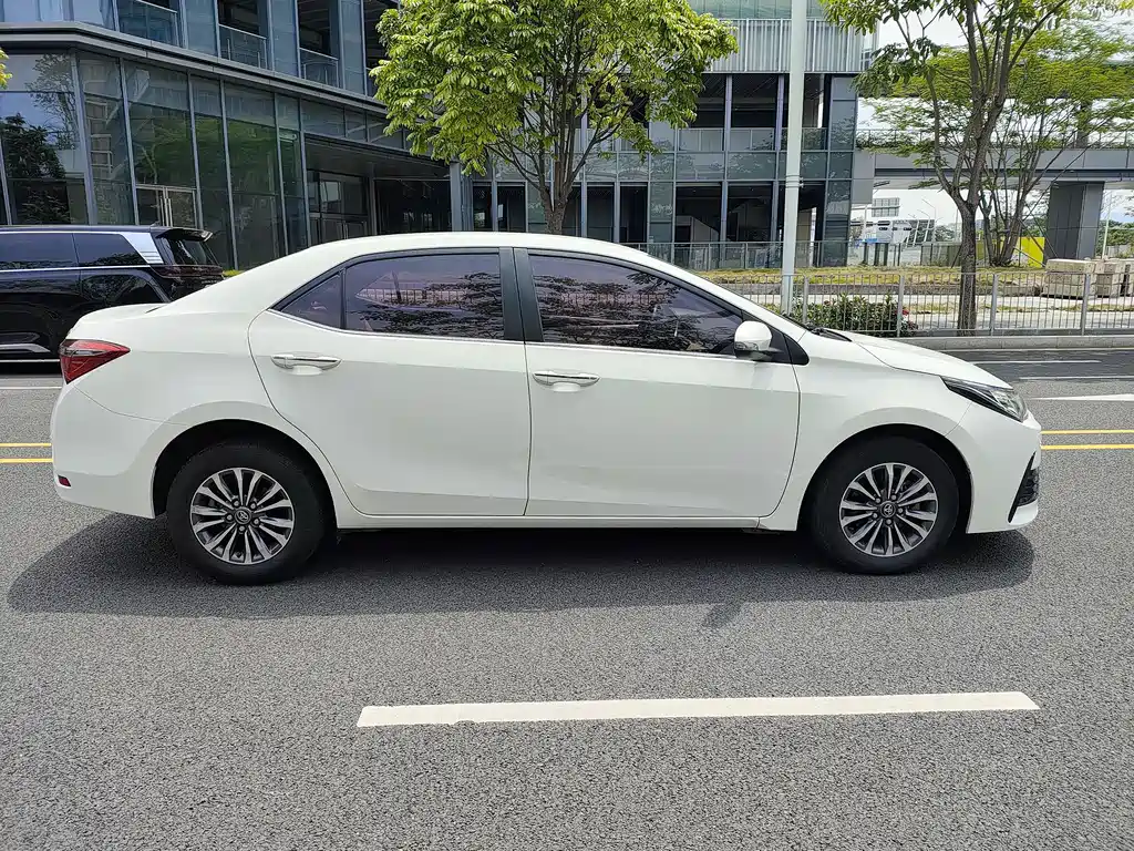 Toyota Corolla 2017 — фото 4