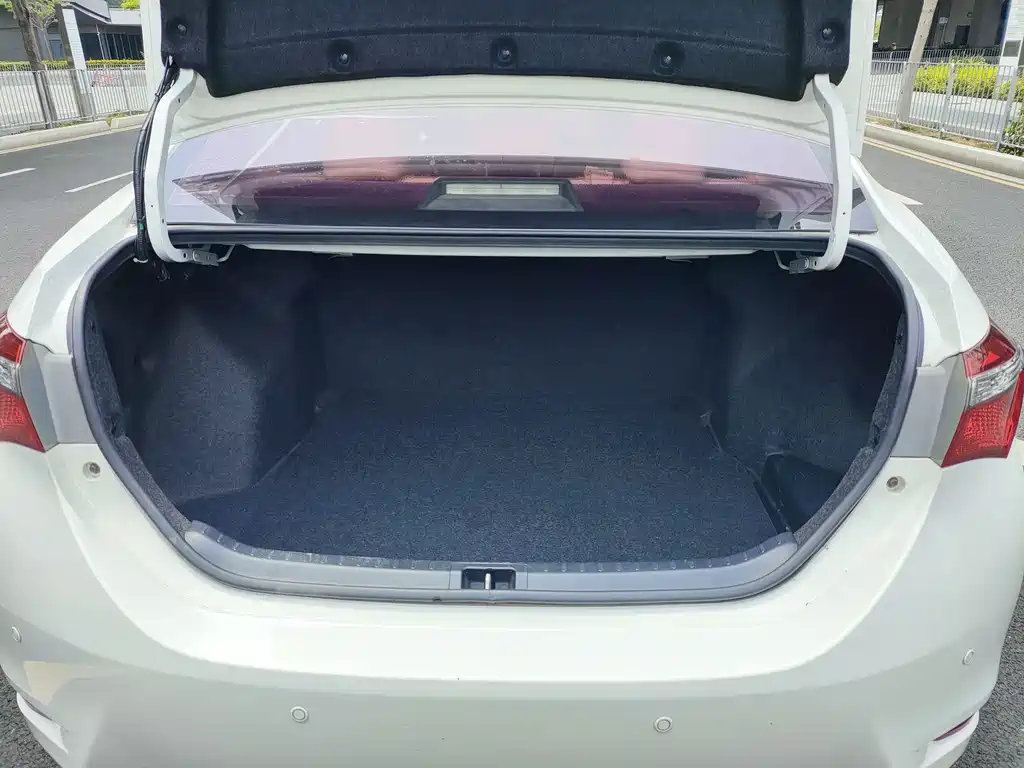 Toyota Corolla 2017 — фото 14