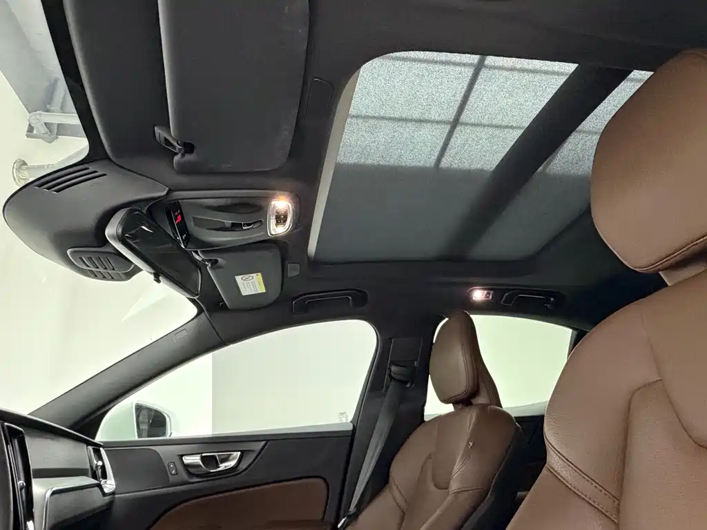 Volvo S60 2021 — фото 16