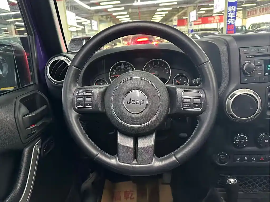 Jeep Wrangler 2018 — фото 22