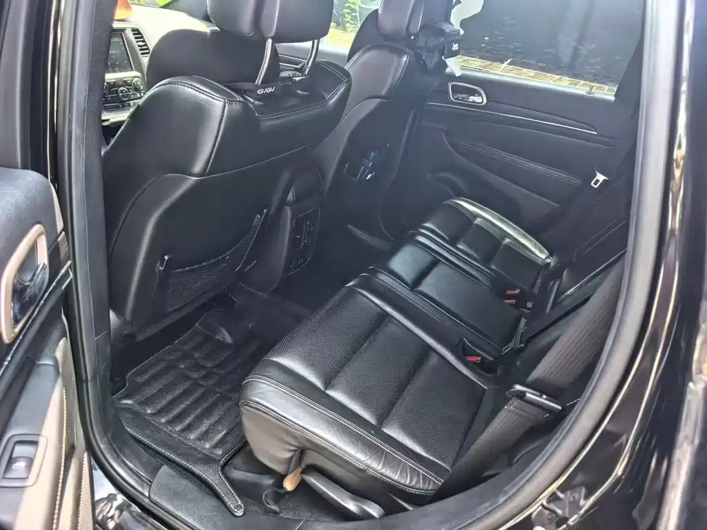 Jeep Grand Cherokee 2015 — фото 9