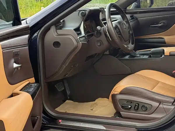 Lexus ES 2018