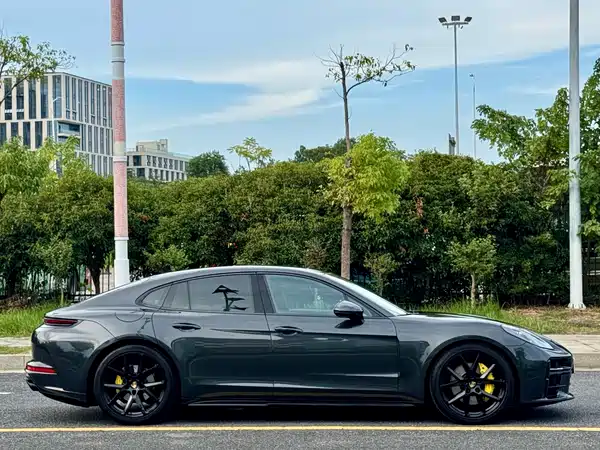 Porsche Panamera 2024