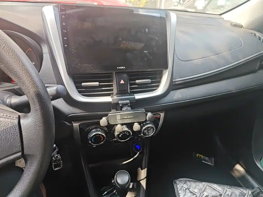 Toyota Yaris L 2020 — фото 9