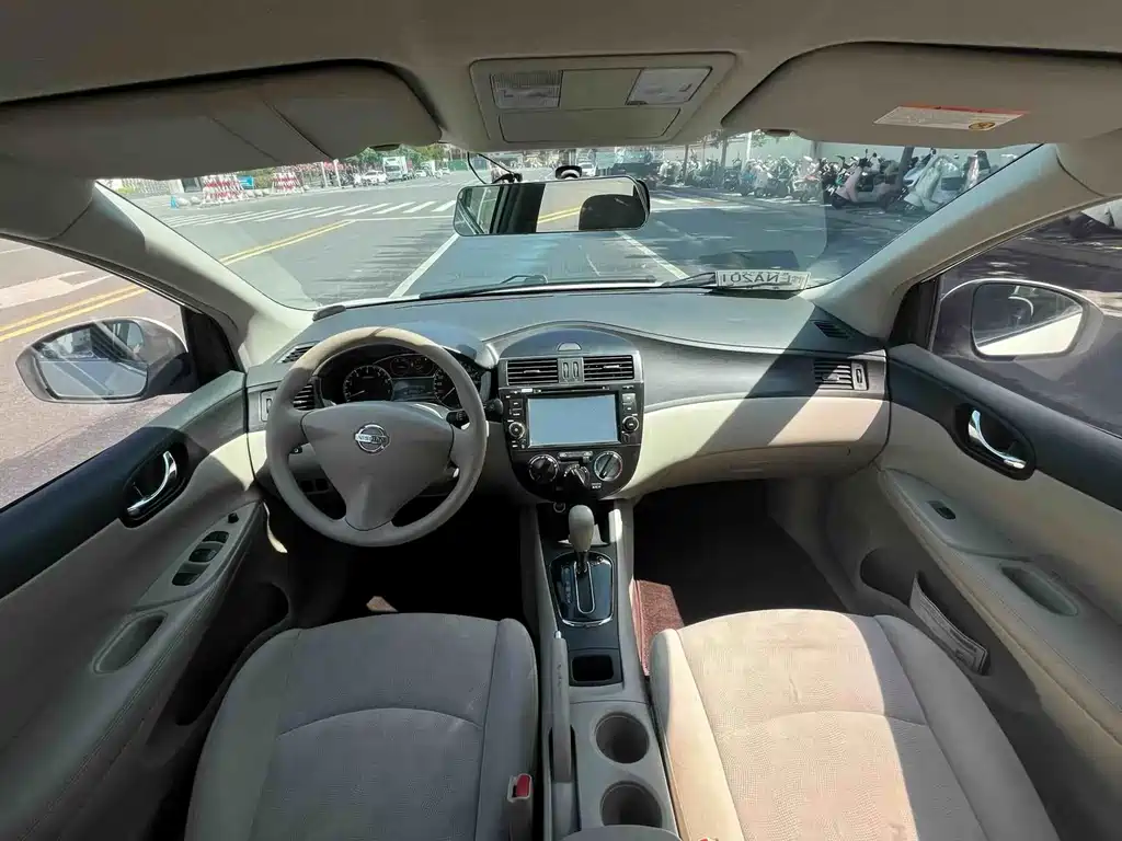 Nissan Tiida 2015 — фото 10