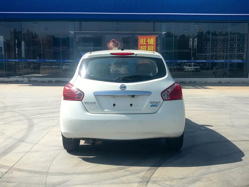 Nissan Tiida 2015 — фото 17