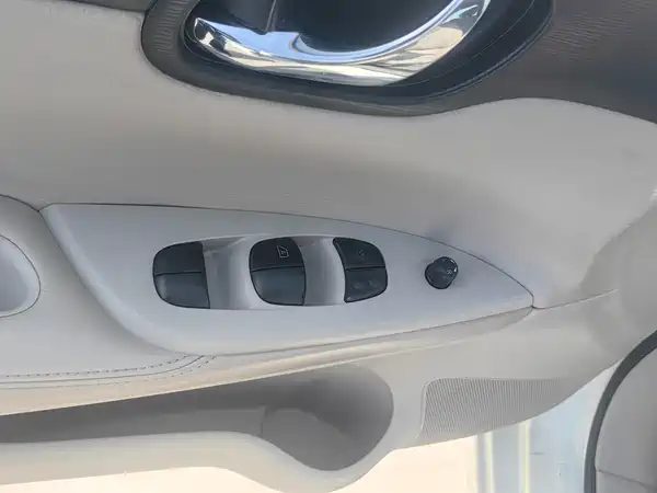 Nissan Tiida 2015