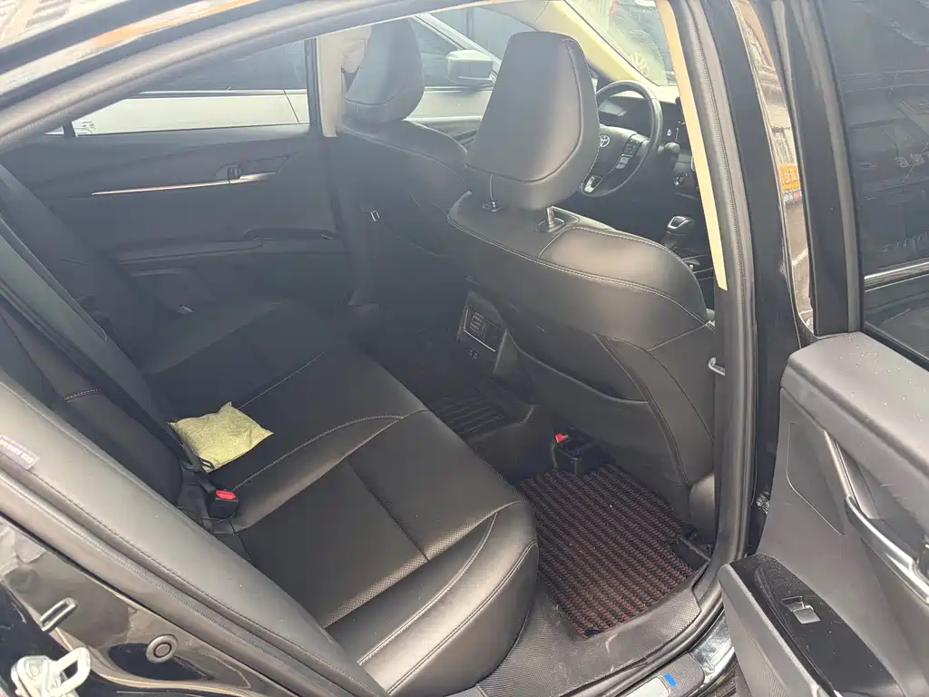 Toyota Camry 2025 — фото 10