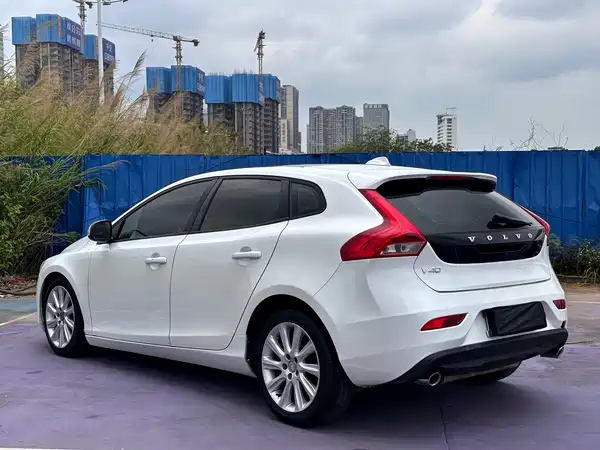 Volvo V40 2015
