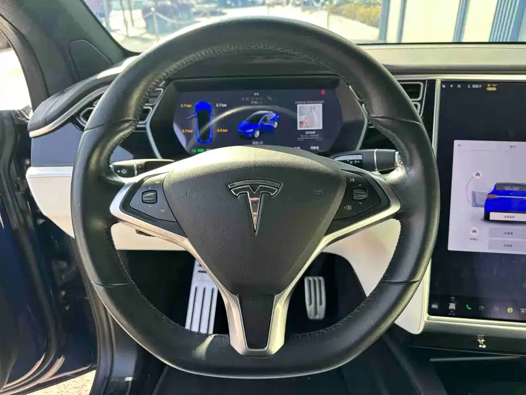 Tesla Model X 2018 — фото 5