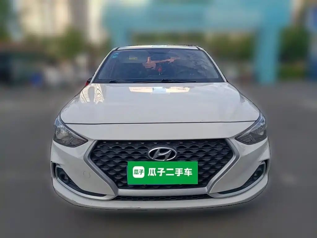 Hyundai Elantra 2018 — фото 24
