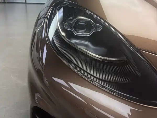 Aston Martin DBX 2025