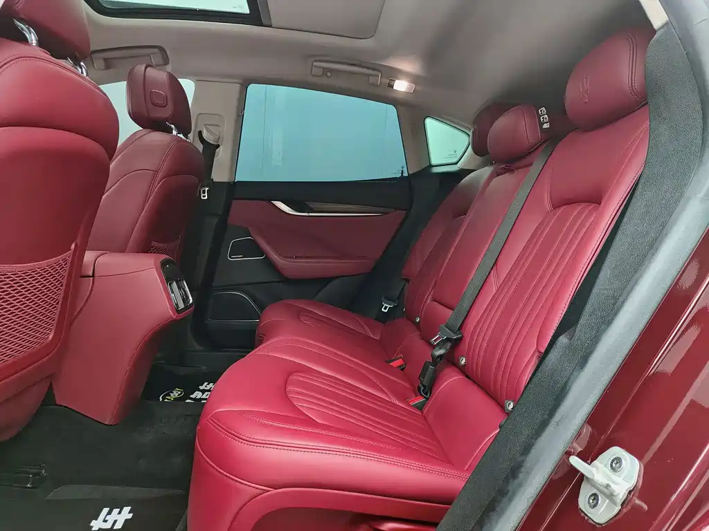 Maserati Levante 2017 — фото 12