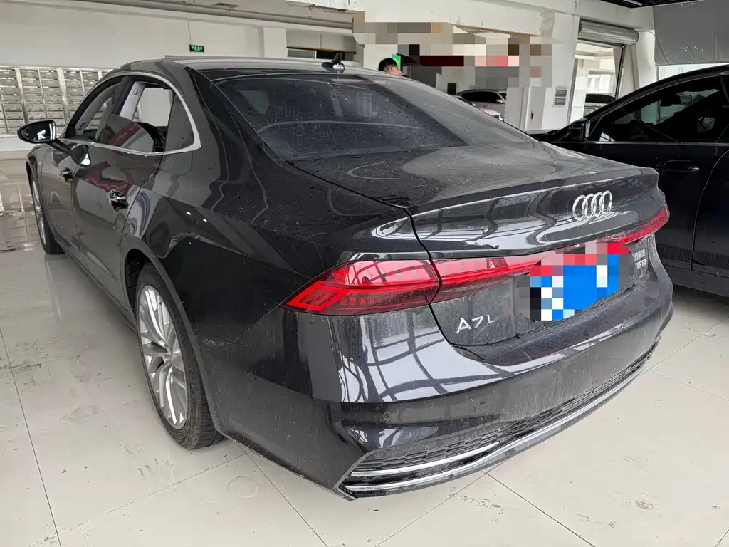 Audi A7L 2023 — фото 13