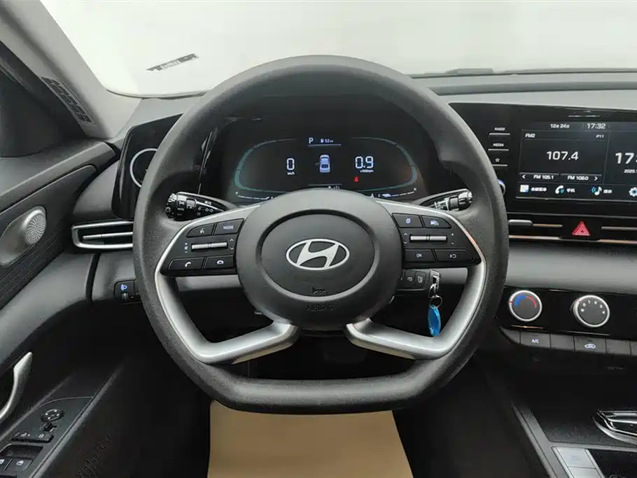 Hyundai Elantra 2024 — фото 15