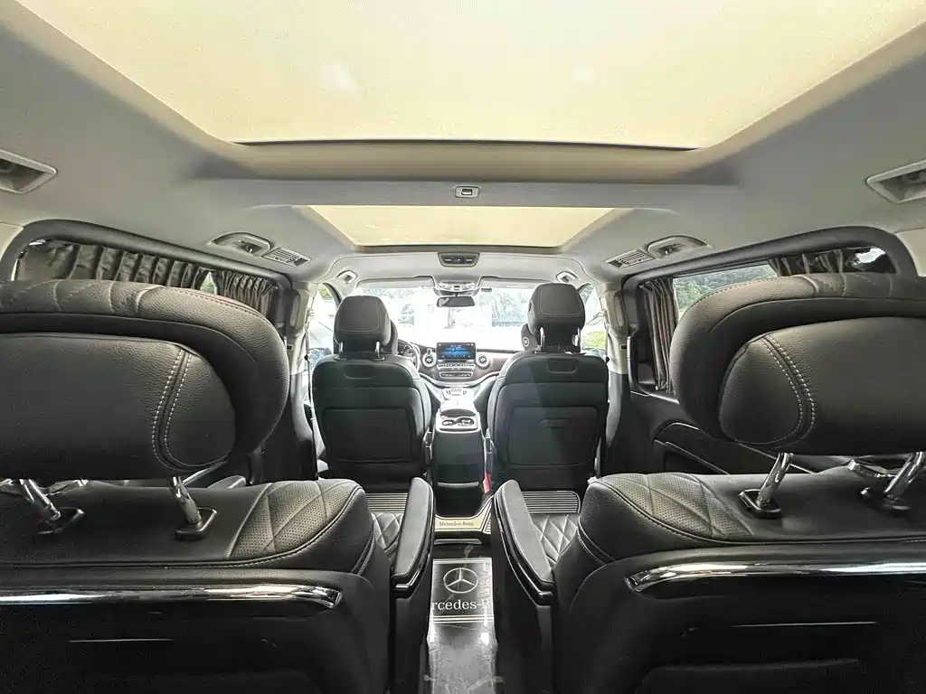 Mercedes-Benz V-Class 2021 — фото 20