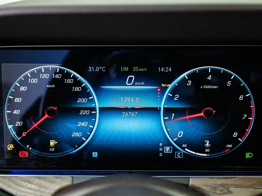 Mercedes-Benz E-Class 2023 — фото 13